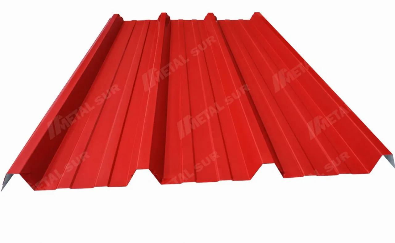 Perfiles TR4 prepintados en rojo preparados para instalación