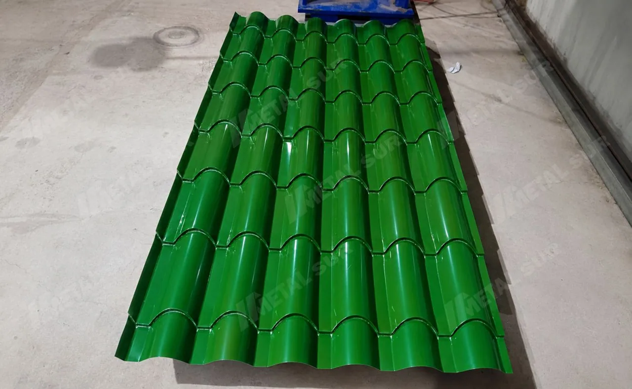 Teja Española metálica terminada en color verde